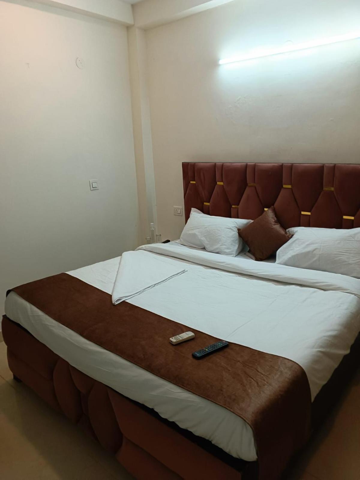 Soooper Hotel Гургаон Экстерьер фото