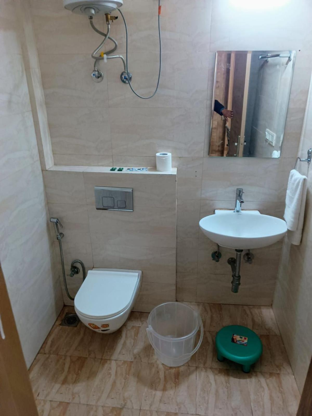Soooper Hotel Гургаон Экстерьер фото